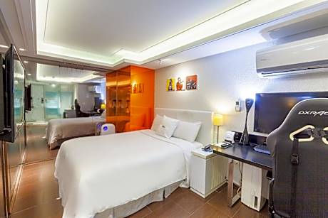 Double Room (Check-in after 18:00, Check-out before 12:00)
