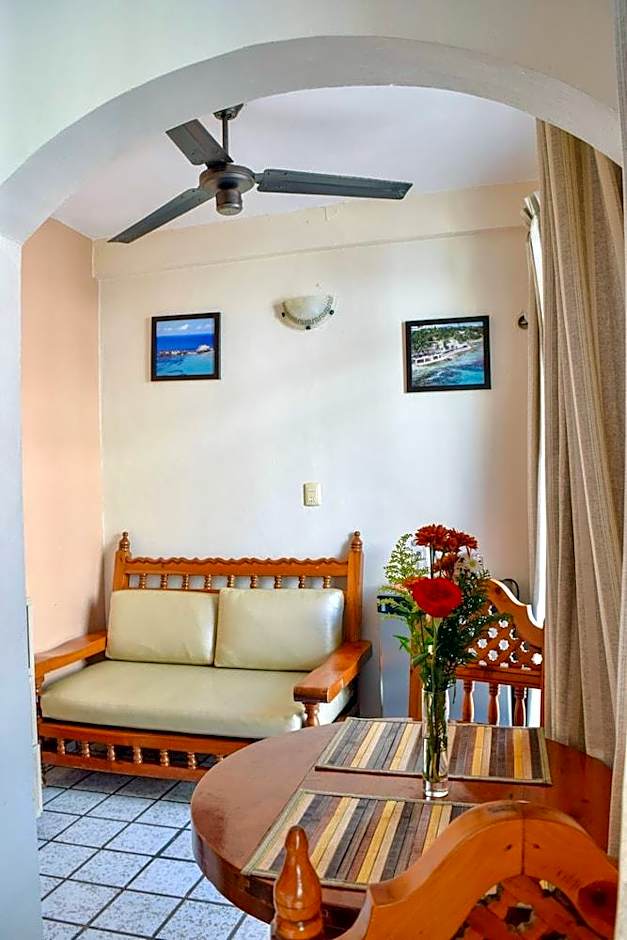 Hotel Bucaneros