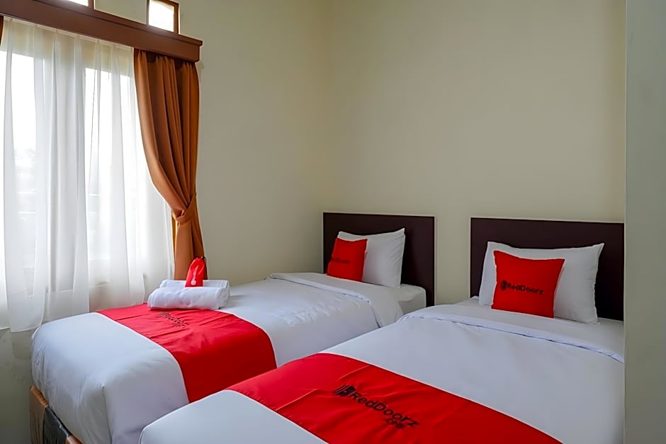 RedDoorz Syariah near Alun Alun Kebumen