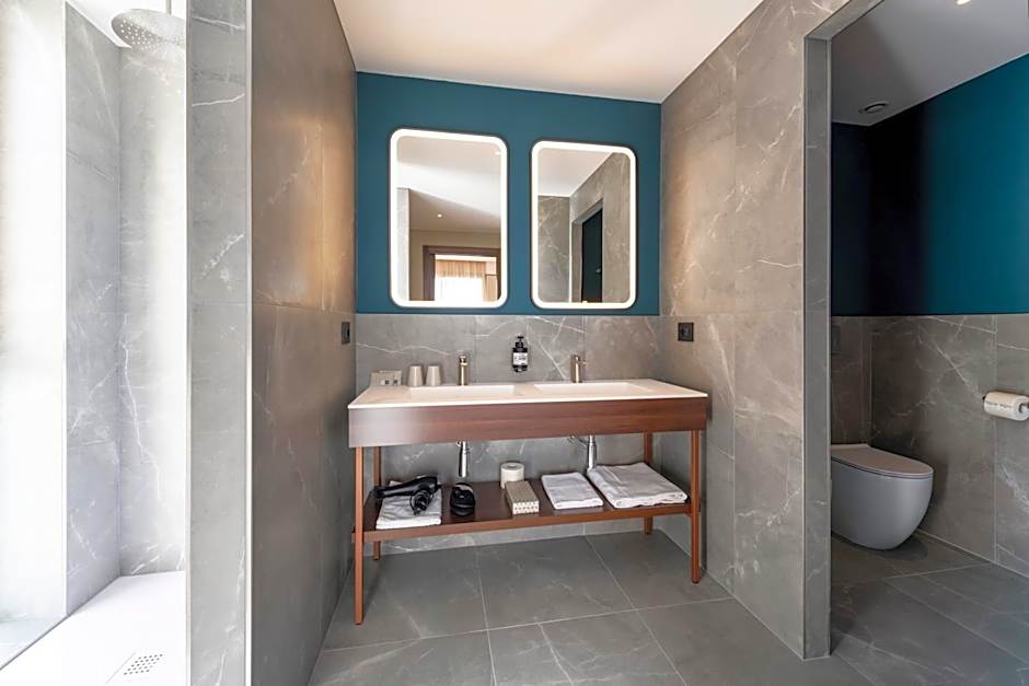 Visionair Suites & SPA-Room Only e Honesty Bar