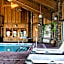 Pinedale Hotel & Suites