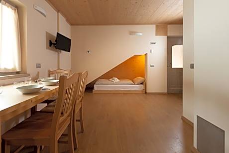Apartment with Mountain View