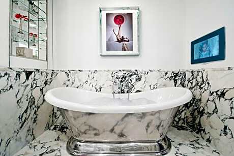 Suite, 1 King Bed, Park View