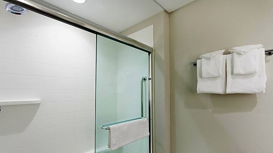 Holiday Inn Express & Suites Panama City Beach - Beachfront By IHG