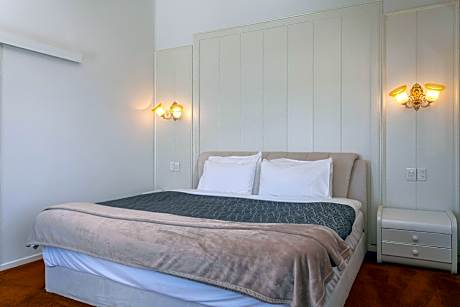 1 Bedroom Balcony Suite 1 King