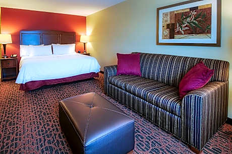 1 KING HEARING ACCESSIBLE NOSMOK