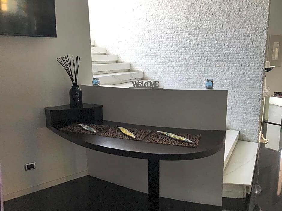 Hotel In - Lounge Room