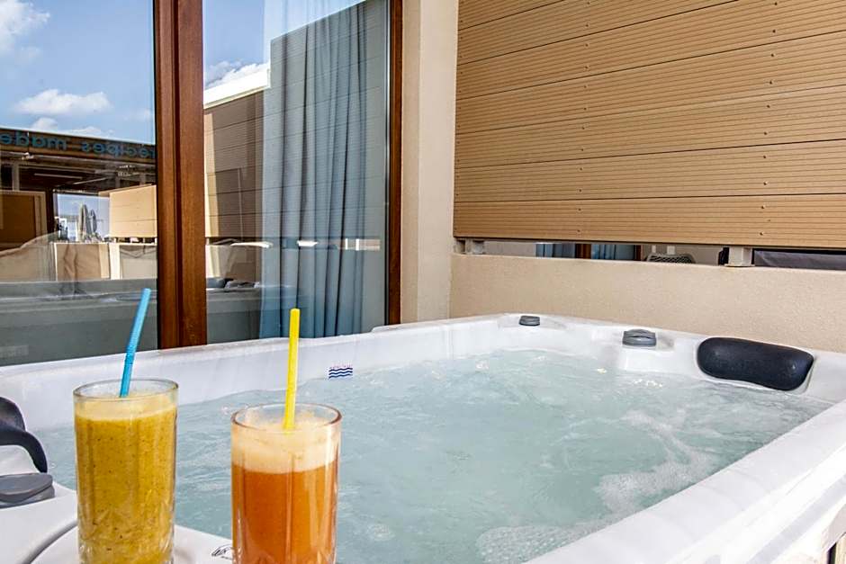 Yianna Caravel "by Checkin"