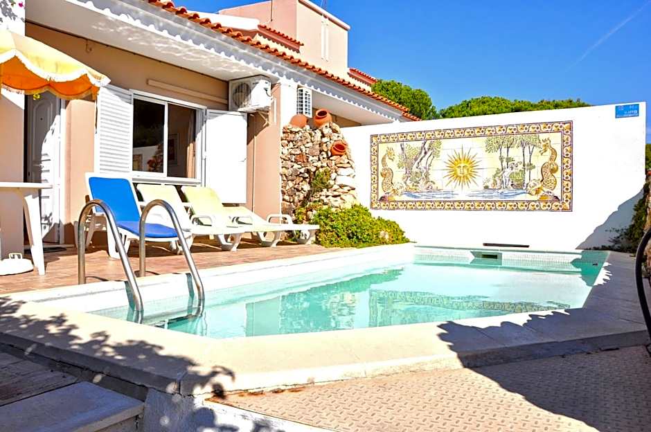 Stylish and well-equipped, private pool, close to amenities, free AC and Wifi