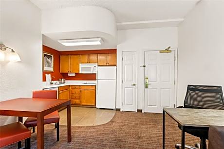 Studio Suite - King - Oven