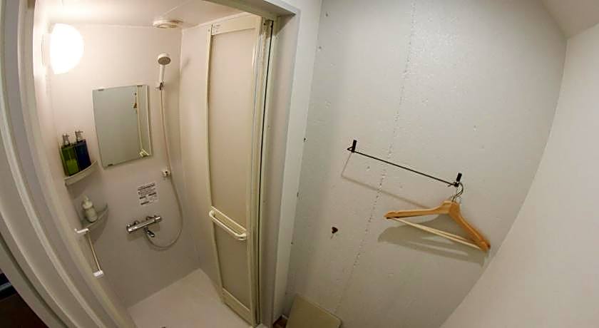 Travelers' house ROOTs