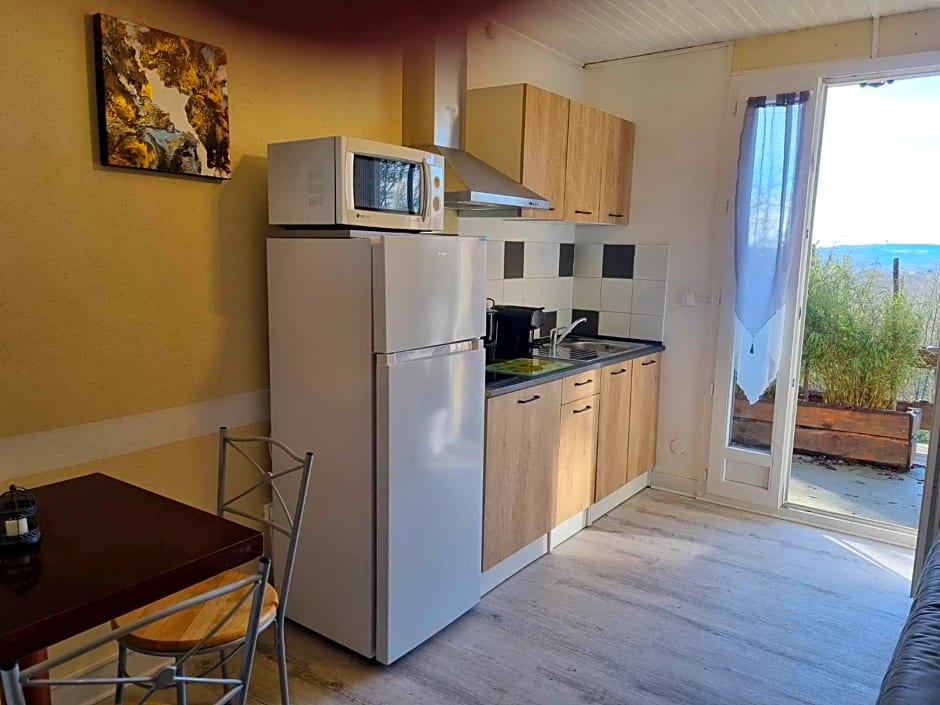 Gîte le nieudegat chambre et table d'hôte piscine climatisation proche de Sarlat au coeur de la nature