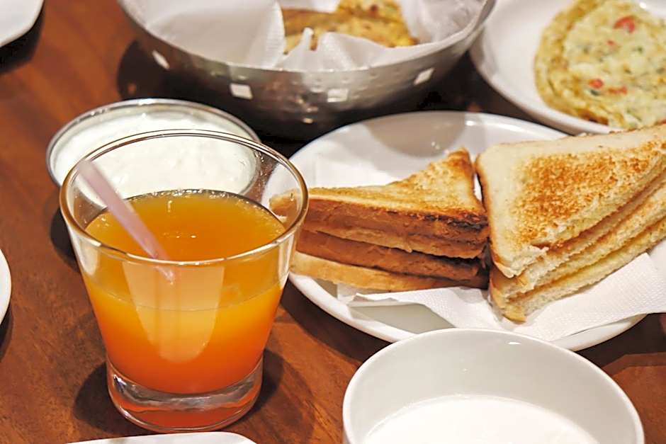 Capital O 2242 Hotel Yuvraj Deluxe