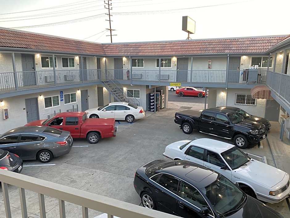 Golden West Manor Motel