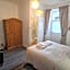 The Torland - Paignton Seafront - free parking, all rooms en-suite