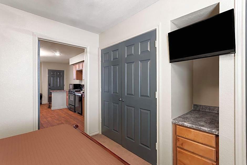 Photo 1 of 7 of 1 Bedroom 1 Queen Bed Suite, Mobility Accessible, Roll in Shower