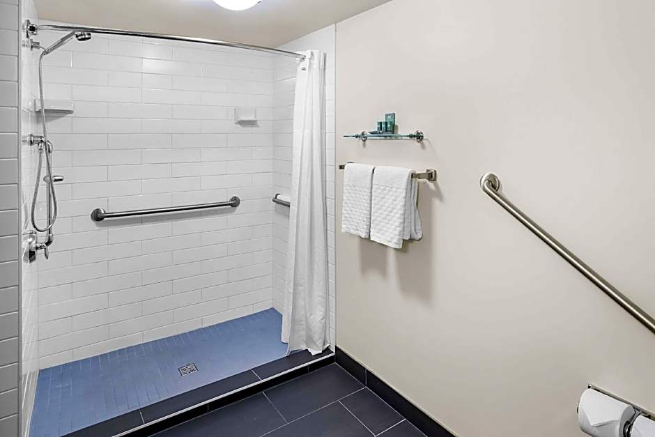 Best Western Thompson Hotel & Suites