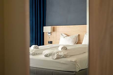 BREEZE Hotel Victoria - Self-Service