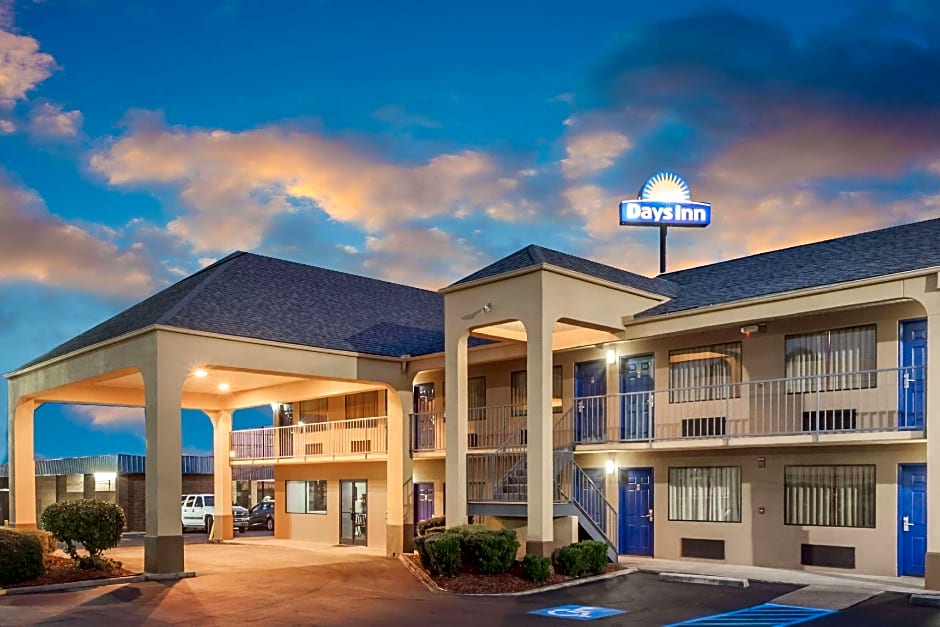 Days Inn by Wyndham Clinton