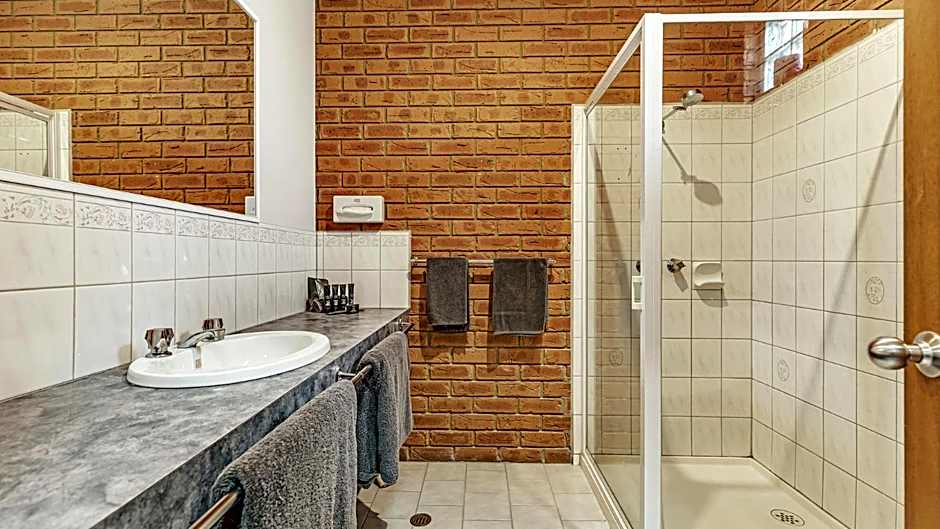 Golden River Motor Inn