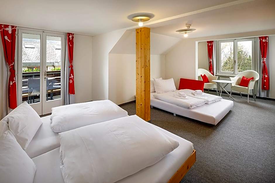 Hirschen Guesthouse - Village Hotel