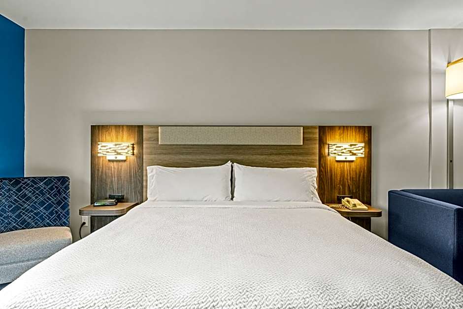 Holiday Inn Express Carneys Point New Jersey Turnpike Exit 1 By IHG