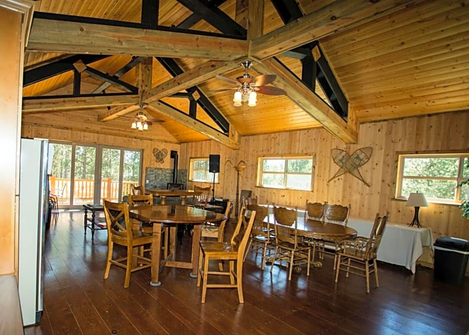 DiamondStone Guest Lodges