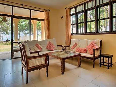 Bahari Dhow Beach Villas