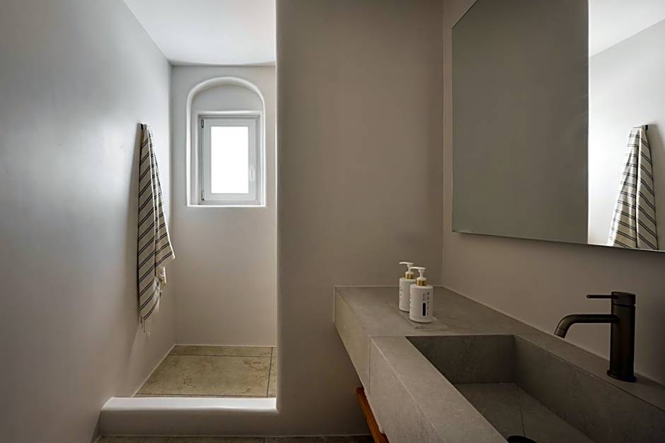 NĒRO Boutique Hotel