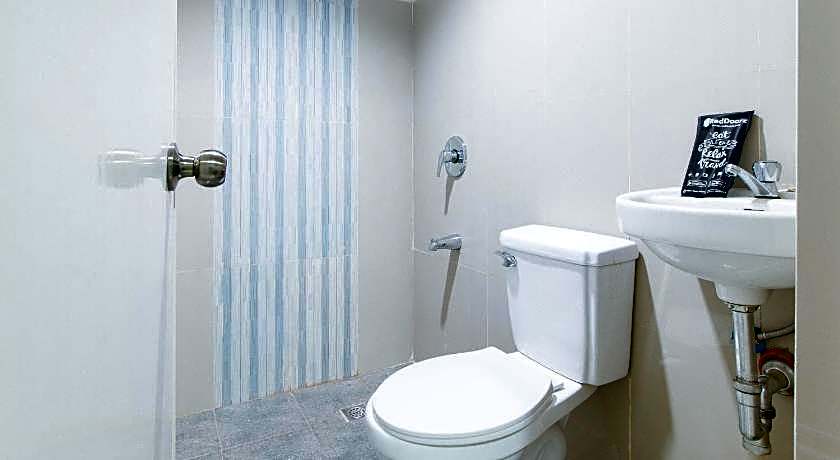 RedDoorz @ Bridgeway Hotel Tuguegarao City