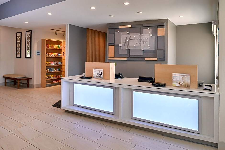 Holiday Inn Express & Suites Omaha - 120th and Maple By IHG
