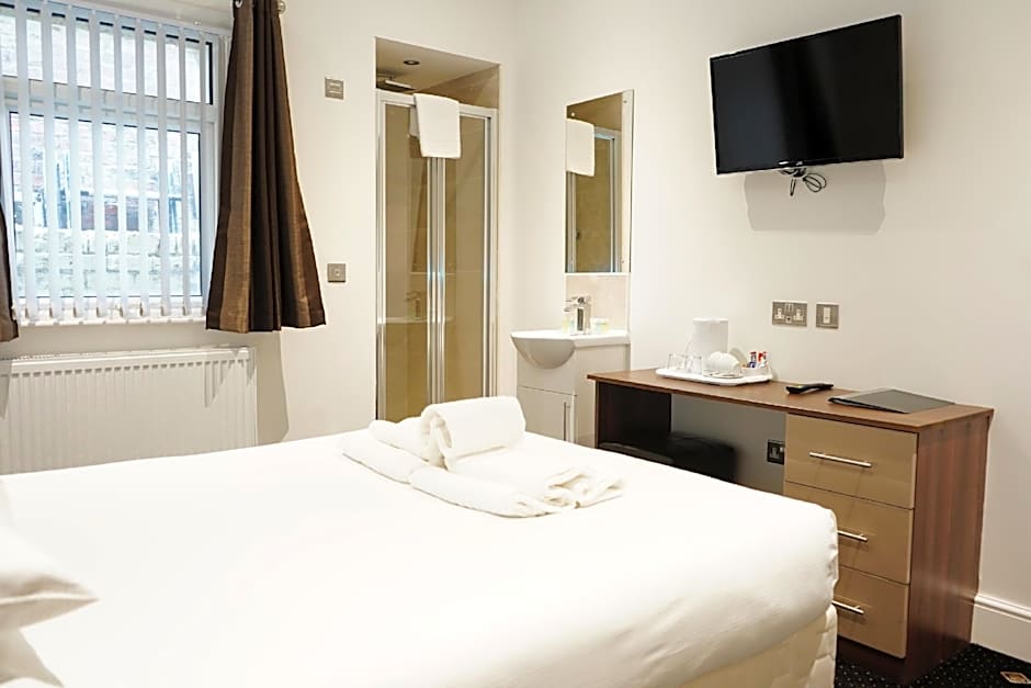 Photo 1 of 5 of Double room-Ensuite-shared toilet