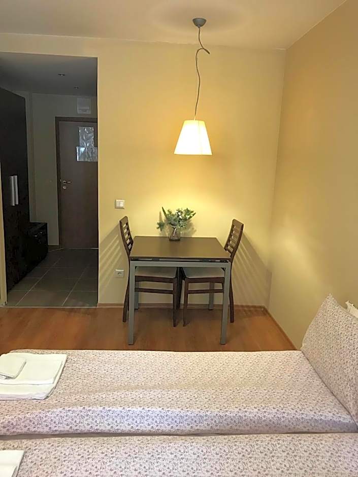 Studios-Villa Park SV