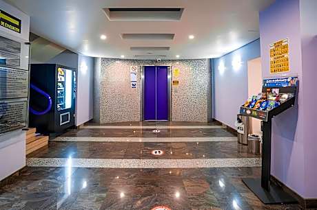 Hotel Embassy