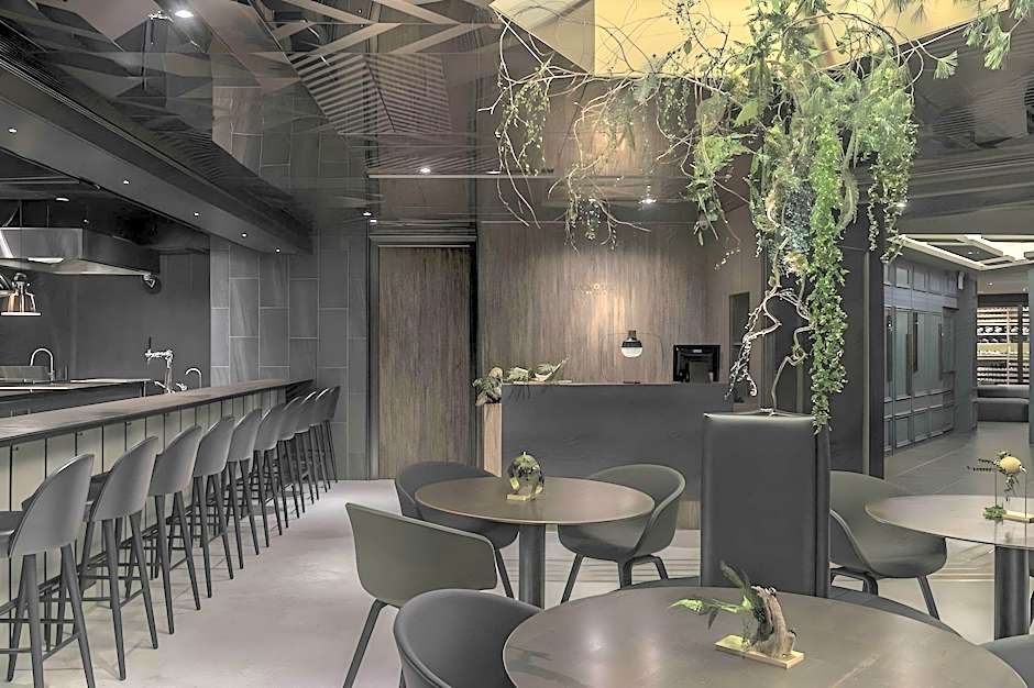 Reddot Hotel