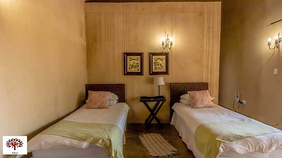 Zebula Golf and Wildlife Estate - Porcupine Strolling Pax 8 - Moi Signature Luxury villa