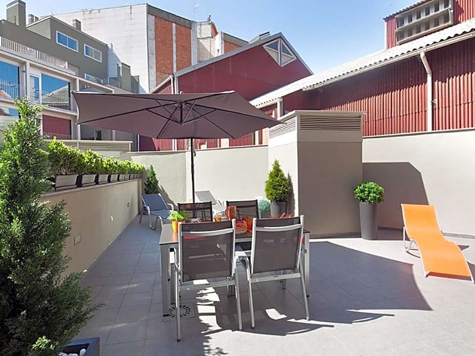 Charmsuites Paralel Apartments
