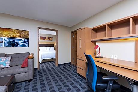 Suite, 1 Bedroom (1 Queen Bed and 1 Double Sofa Bed)
