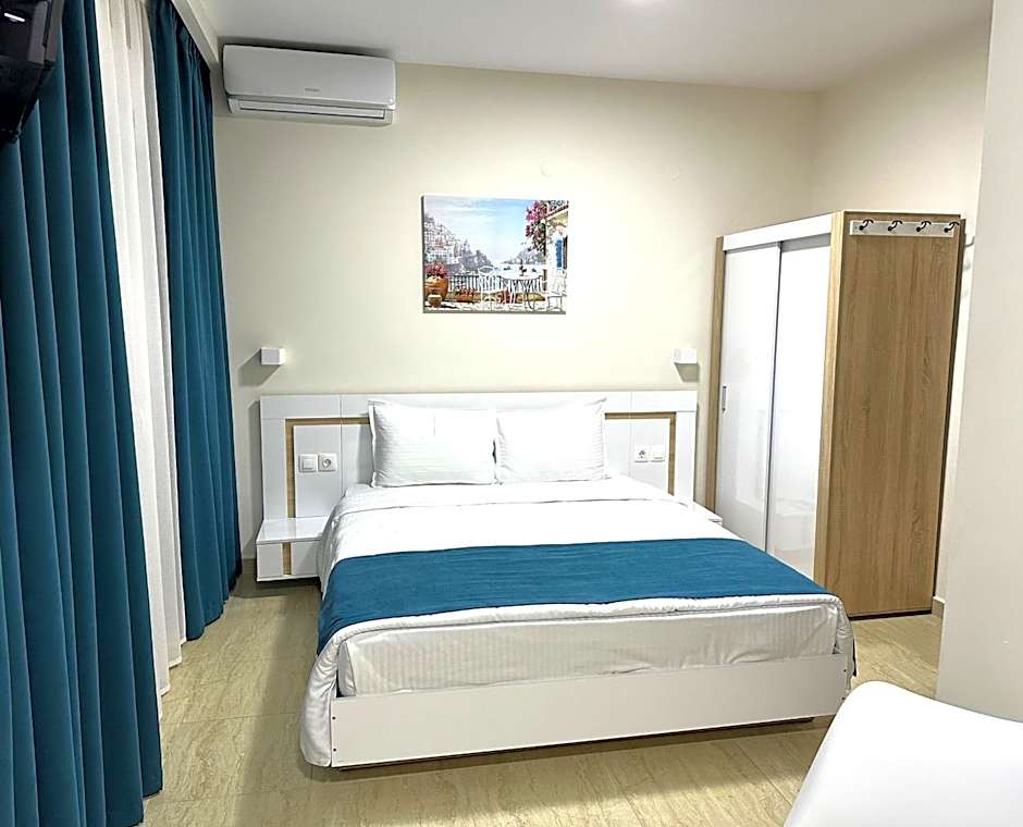 Navarino Luxe Suites