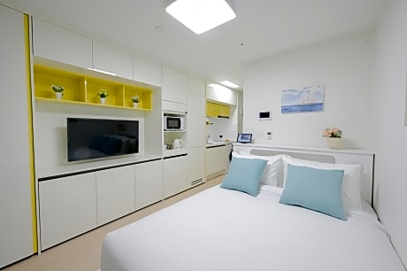 Standard Double Room with Half Ocean