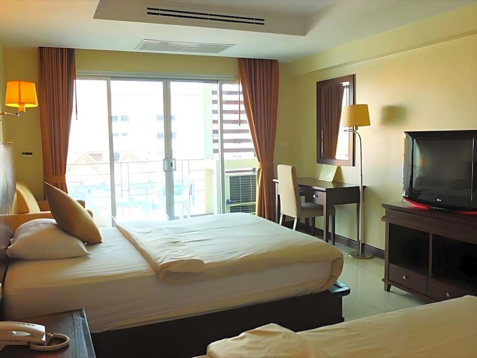August Suites Pattaya