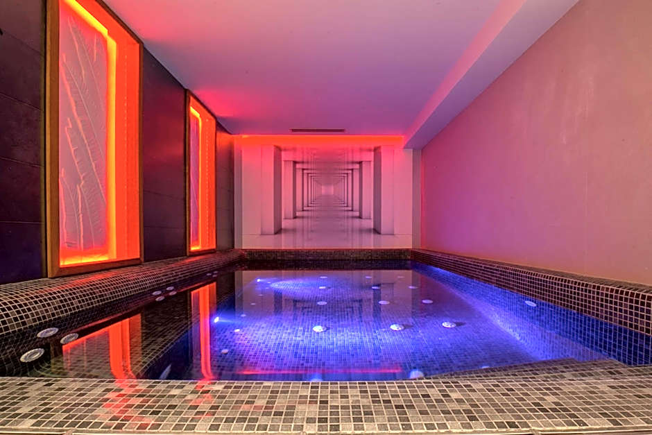 Lamaraz Hotels