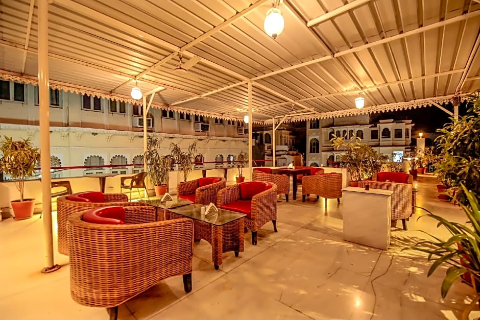 Hotel Devraj Niwas on Lake Pichola Udaipur