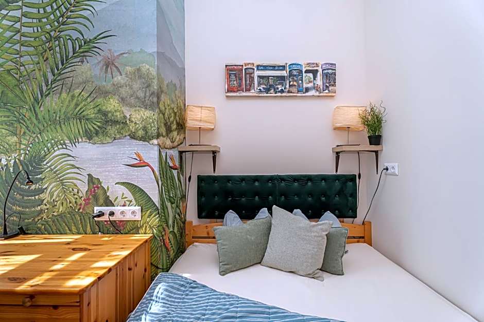 Acacia Private Rooms & Studios