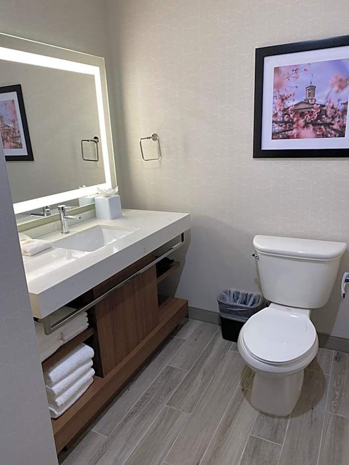 Comfort Inn & Suites