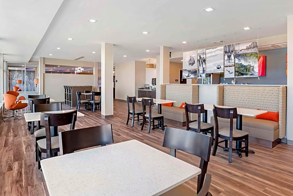 Sleep Inn & Suites