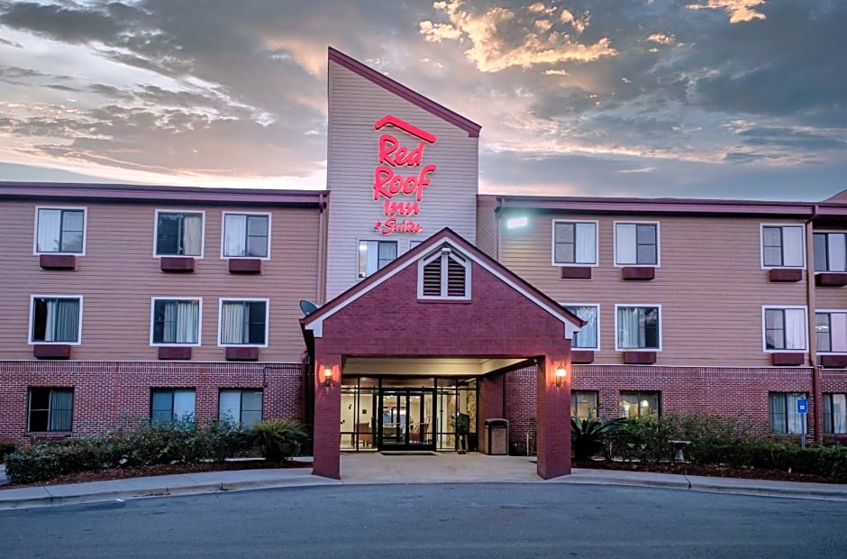 Red Roof Inn & Suites Savannah Airport