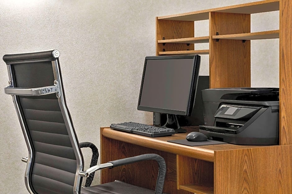 Super 8 by Wyndham Grove City