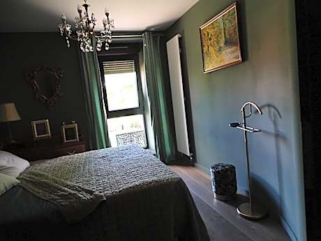 BOIS DE CHENES HOUSE