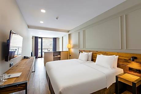 Deluxe Double or Twin Room with Balcony and Mountain Viewa